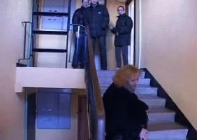 Согрели и поимели мамку с подъезда