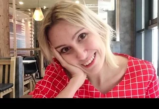 Скромниц заглотила мой член в туалете на первом свидании