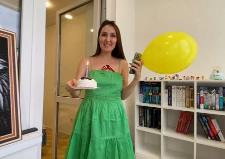 На моё 18-летие мачеха подарила себя