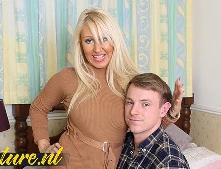 Милфа вспомнила, что другу сына, уже исполнилось 18 лет