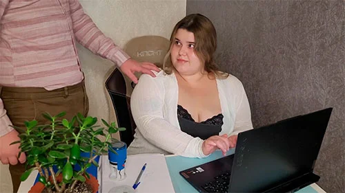 "Принимай отчет по понедельникам!" - как BBW секретарша получает струю спермы на дойки